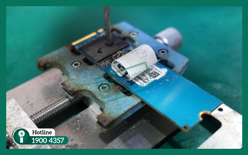 Khoan hủy vật lý ổ cứng