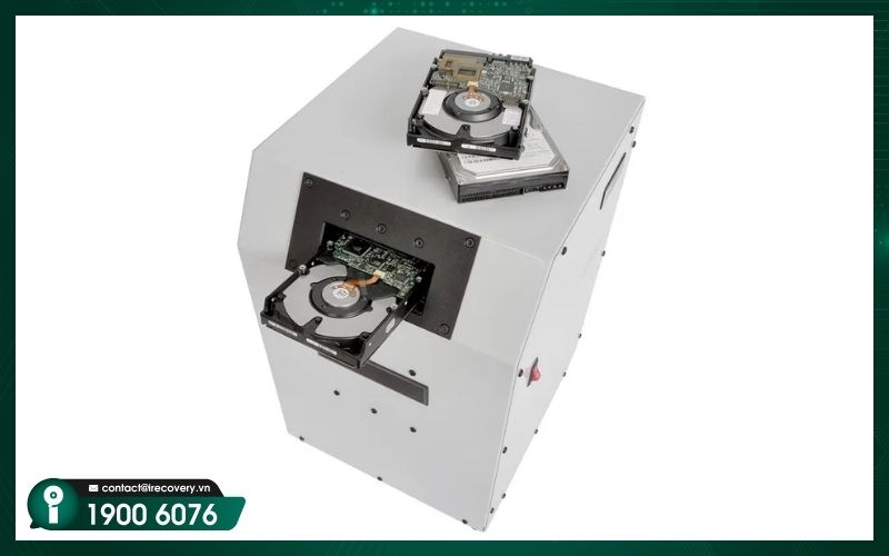 HDD Degausser utilizing an ultra-strong magnetic field