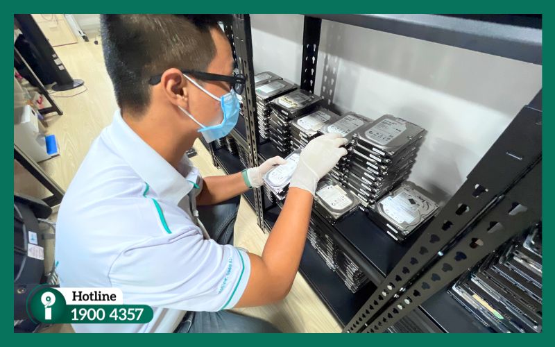Kỹ thuật viên iRecovery tập trung xử lý ca cứu dữ liệu Bà Rịa Vũng Tàu phức tạp