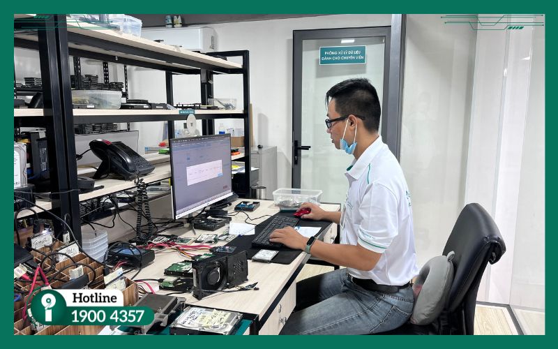Kỹ thuật viên phục hồi dữ liệu nhạy cảm tại doanh nghiệp