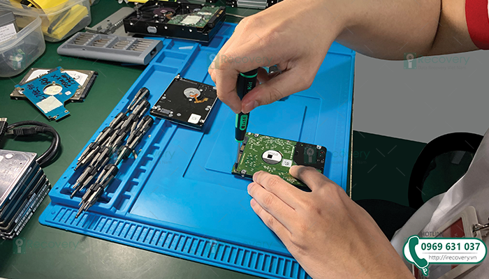 Thay board mạch cho ổ cứng phục hồi dữ liệu